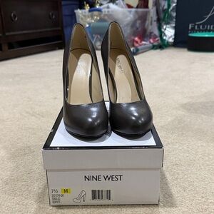 NIB Nine West Grey Leather Heels size 7.5M